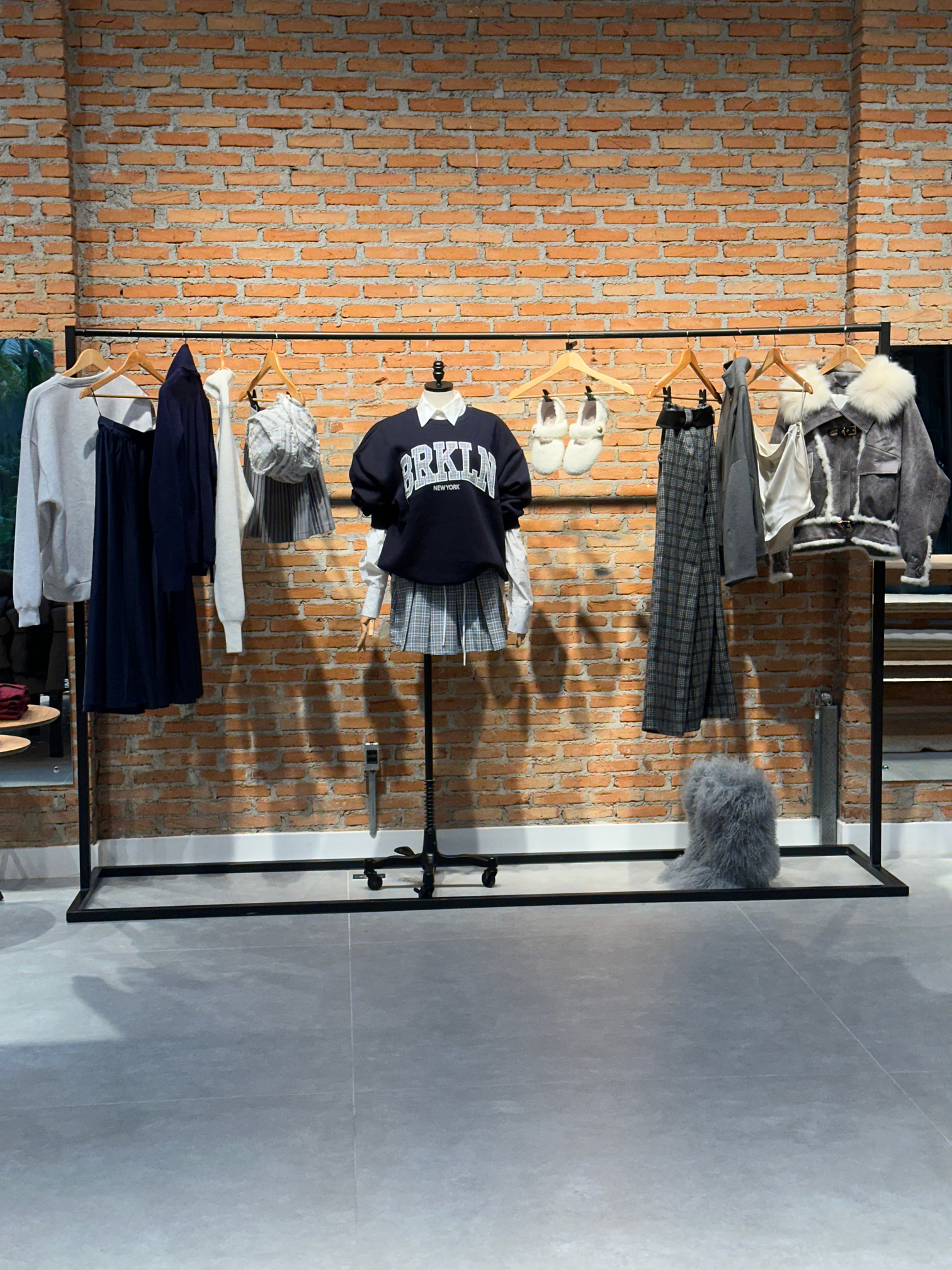 Arara com seleção de roupas